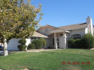 1302 Kildare St, Lancaster, CA 93535-1113