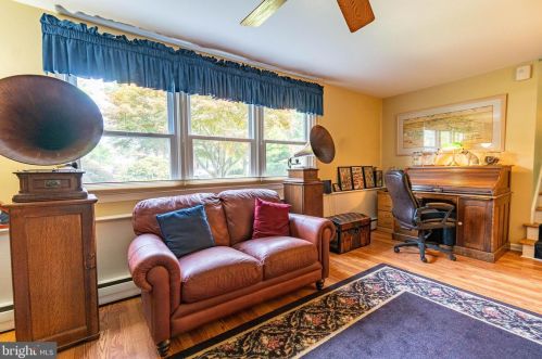 1113 Roeloffs Rd, Yardley PA  19067-4514 exterior