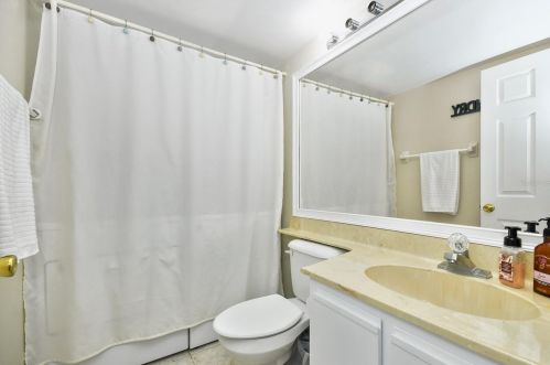 5325 Bamboo Ct, Orlando, FL 32811-6735