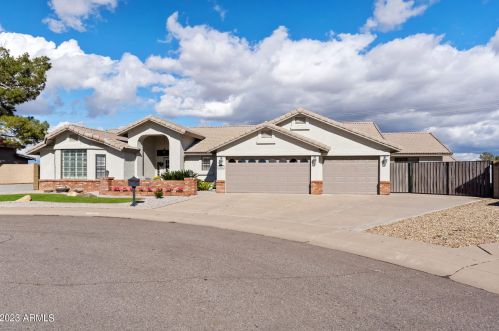 6404 Evans Dr, Glendale, AZ 85306-3742