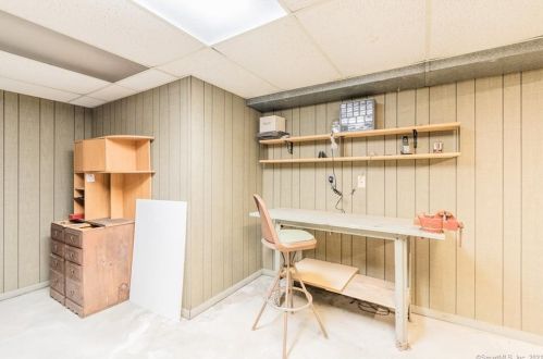 10 Lee Dr, Lyme CT  06371-2111 exterior