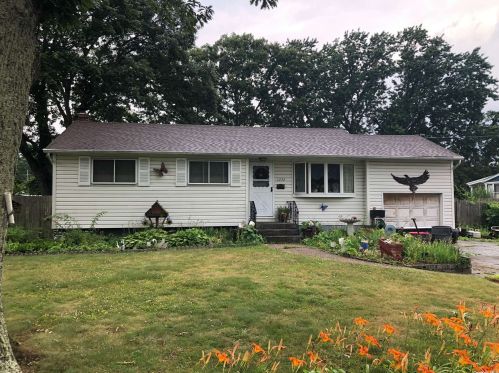 1033 Howells Rd, Bayshore, NY 11706-2728