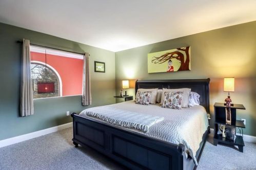 4 Pond View Dr, Brookfield Center CT  06804-3427 exterior