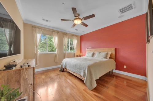 129 Azalea Dr, Mountain View CA  94041-1380 exterior