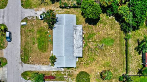 9285 Sun Ct, West Palm Beach, FL 33403-1063
