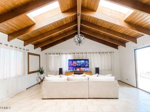 701 Yale Pl, Oxnard CA  93033-7203 exterior