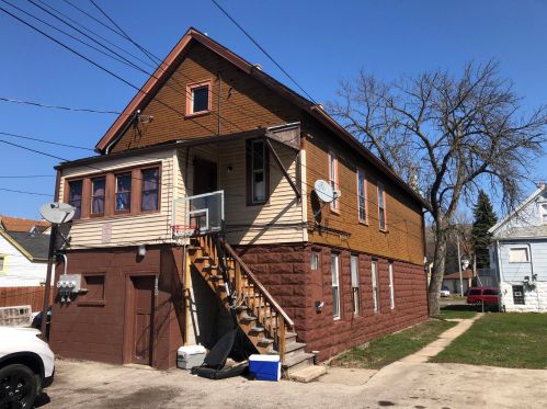 2409 16th St, Milwaukee, WI 53215-3036