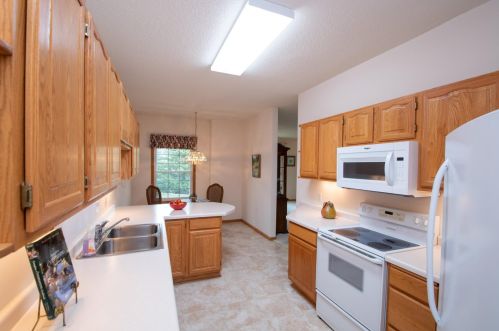 6897 Inverness Trl, South Saint Paul, MN 55077-1704