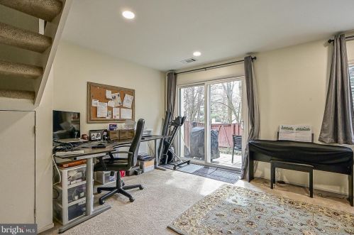 2414 Southgate Sq, Herndon VA  20191-1239 exterior