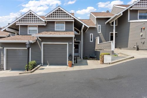 1324 7th St, Benicia, CA 94510-3587