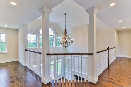 49 Starr Ln, Bethel, CT 06801-2941