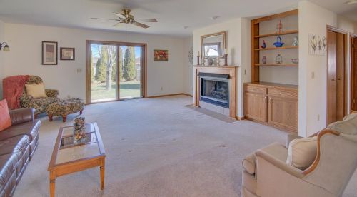 406 Eilbes Ave, Beaver Dam, WI 53916-1900