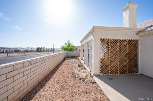 2064 Desert Palms Dr, Bullhead City AZ  86426-8803 exterior