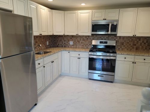 72 Cherry Ave, West Sayville NY  11796-1214 exterior