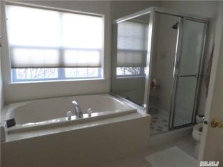 9 Windwatch Dr, Hauppauge NY  11788-3345 exterior