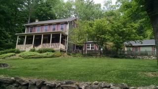 90 Rutherford Dr, Belvidere, NJ 07823-2530