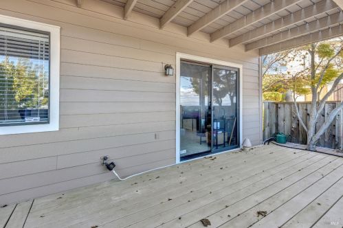 301 Rosemarie Pl, West Pittsburg CA  94565-6705 exterior