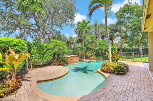 1889 Isla De Palma Cir, Naples, FL 34119-3401