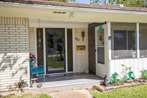302 Market St, Honey Grove, TX 75446-1341