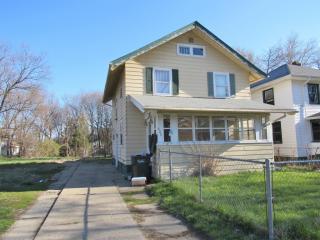 833 Dubail Ave, South Bend IN  46613-2811 exterior
