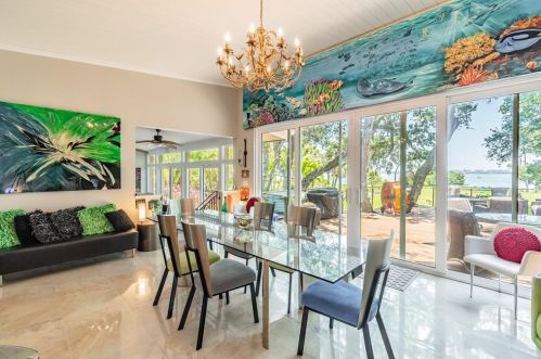 5148 31st Ave, Saint Petersburg FL  33707-5600 exterior