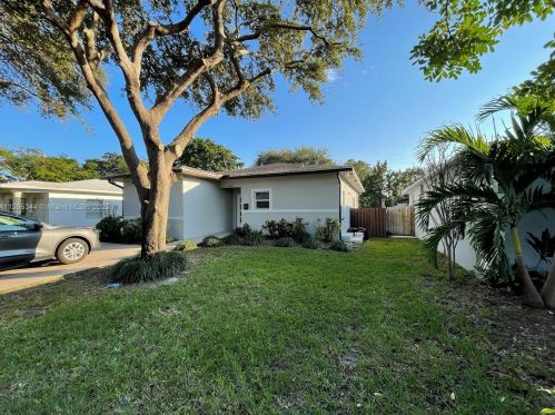 243 5th St, Dania Beach FL  33004-4143 exterior