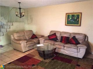 2795 40th Ave, Hollywood FL  33021-3024 exterior