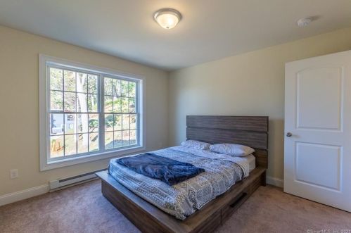 611 Military Hwy, Groton CT 06340-2468 exterior