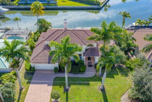 1853 Honduras Ave, Marco Island, FL 34145-4238