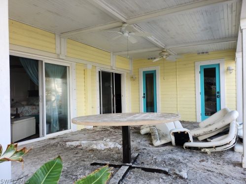 207 Driftwood Ln, Fort Myers Beach, FL 33931-4305