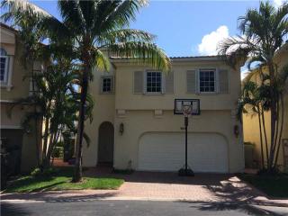 3144 212th St, Miami, FL 33180-3905