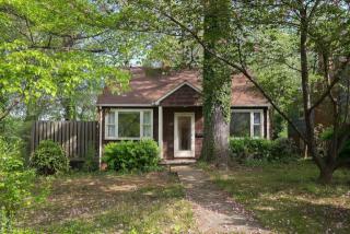1121 Crestwood Dr, Winston Salem, NC 27101-5704
