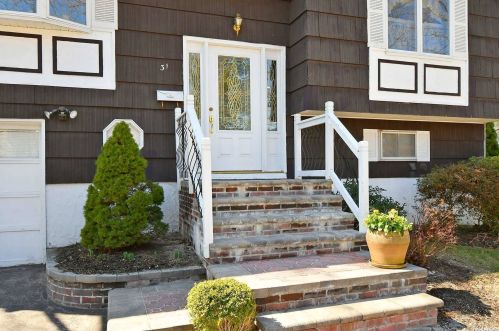 31 Penny Dr, Huntington Station, NY 11746-3422