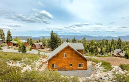 14290 Ski Slope Way, Truckee CA  96161-7009 exterior
