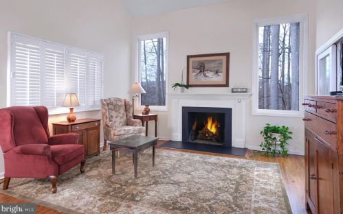 16 Hunters Cir, Lebanon NJ  08833-4395 exterior