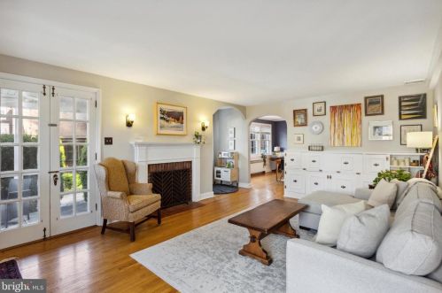 305 Lincoln Ave, Pittsburgh, PA 15209-2698