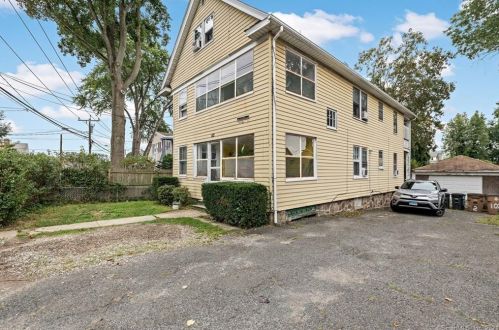 102 Crystal St, Stamford, CT 06902-3035
