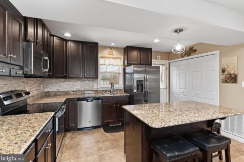 262 Melbourne Ln, Navy Sup Dpt PA  17055-6674 exterior