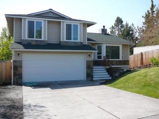 2157 Wells Acres Rd, Bend, OR 97701-6476