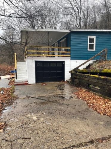 1497 Keibler Beach Dr, New Kensington, PA 15068-1733