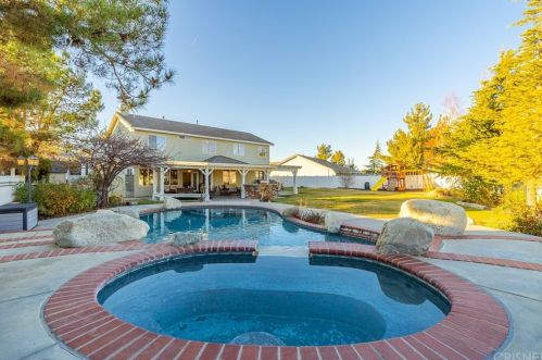 42240 Ridge View Dr, Lancaster CA 93536-7382 exterior