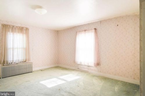 409 4th St, Laurel DE  19956-1505 exterior