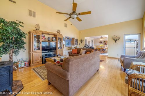 1032 Orlando Dr, Lacey NJ  08731-5510 exterior