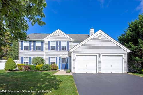 258 Oak Forest Dr, Bricktown, NJ 08724-0711