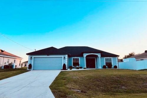3303 11th St, Lehigh Acres, FL 33976-2937