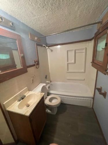 233 67th St, Milwaukee WI  53214-1762 exterior