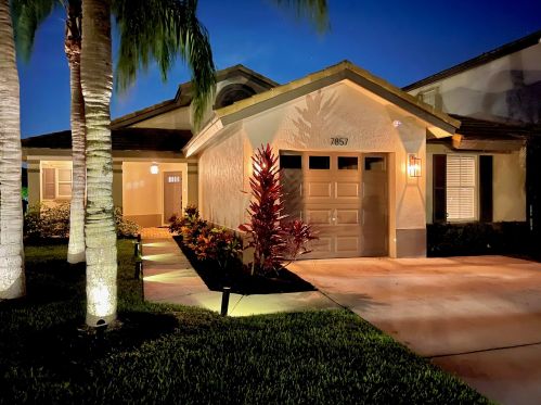 7857 Manor Forest Ln, Boynton Beach FL  33436-8818 exterior