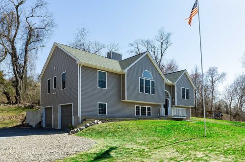 678 Plass Rd, Pleasant Valley, NY 12569-5507