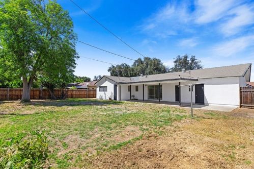 5720 Wisteria Dr, Riverside CA  92504-1533 exterior