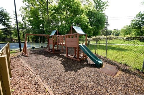 1210 Eagle Bay Dr, Crotonville NY  10562-2355 exterior